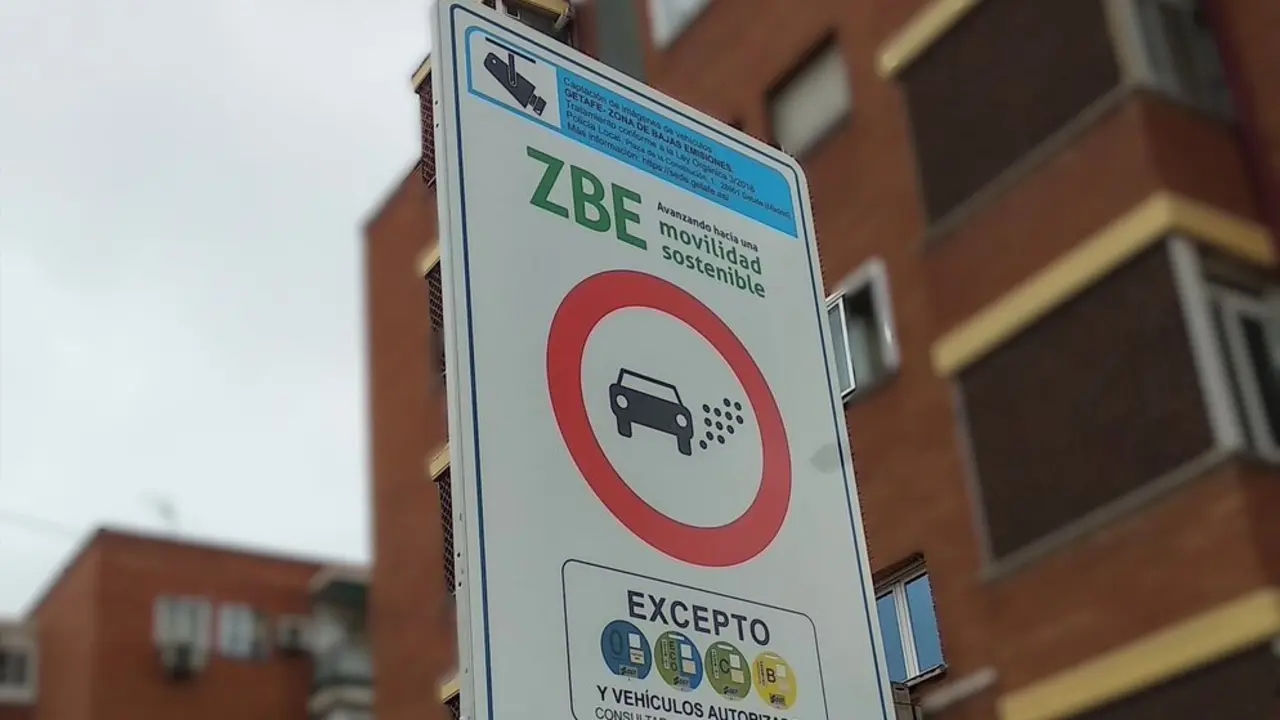 Cartel de la ZBE en una ciudad de Espa&ntilde;a. / EP