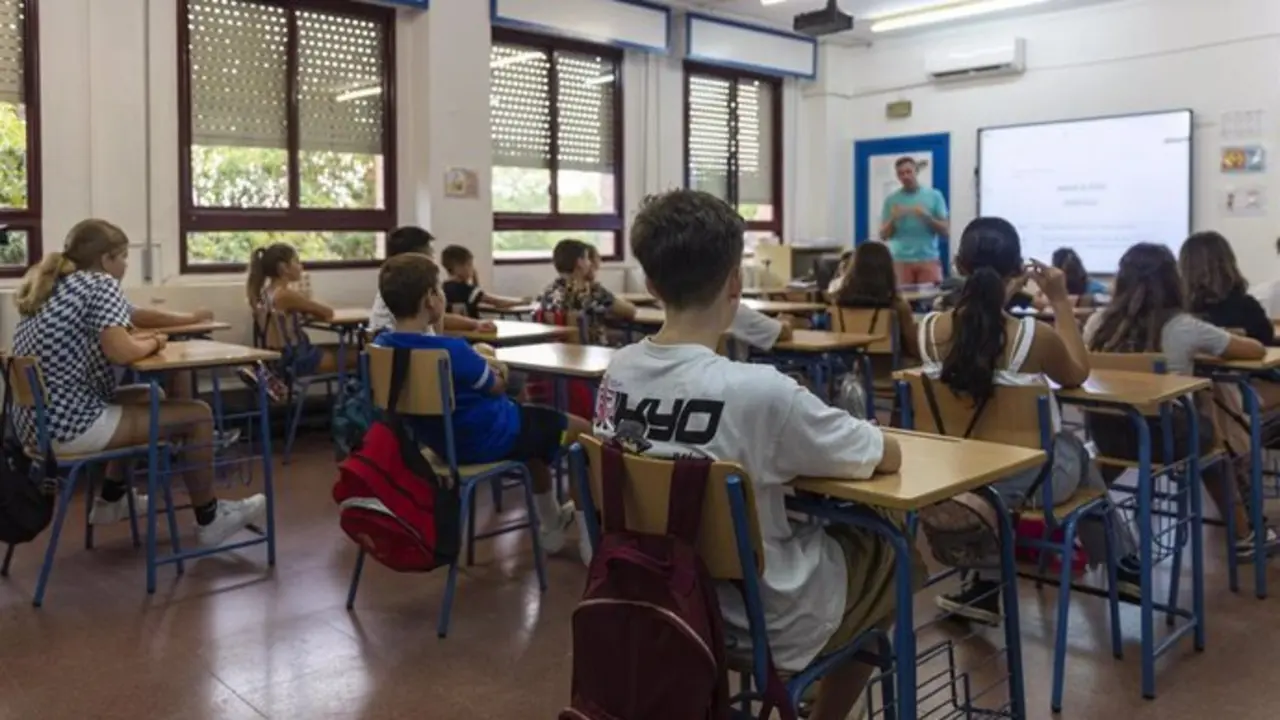 Alumnos el primer d&iacute;a de colegio. / EP