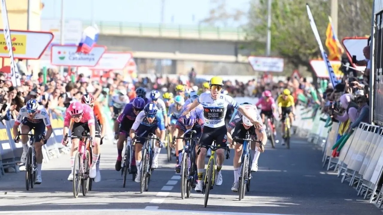El ciclista brit&aacute;nico Matthew Brennan (Team Visma | Lease a Bike) ha ganado este viernes la quinta etapa de la Volta a Catalunya, disputada entre Pa&uuml;ls y Amposta sobre 165,9 kil&oacute;metros. / EP