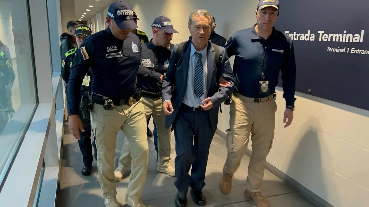 Carlos Lehder ha sido detenido a su llegada a Bogot&aacute;. / X