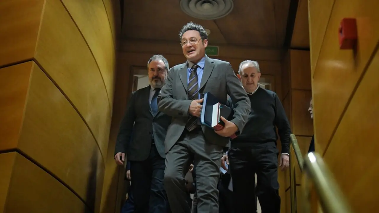 El Fiscal General del Estado, &Aacute;lvaro Garc&iacute;a Ortiz (c), a su llegada a la comparecencia en la Comisi&oacute;n de Justicia, en el Senado. / Fernando S&aacute;nchez