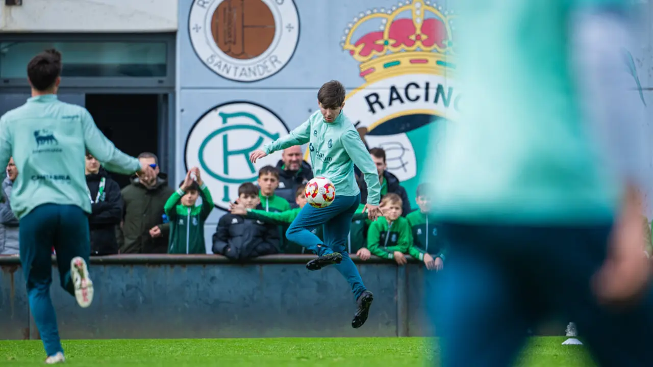 Rayo Cantabria y Uni&oacute;n Monta&ntilde;esa Escobedo juegan el &uacute;ltimo duelo c&aacute;ntabro de la temporada. / Alerta