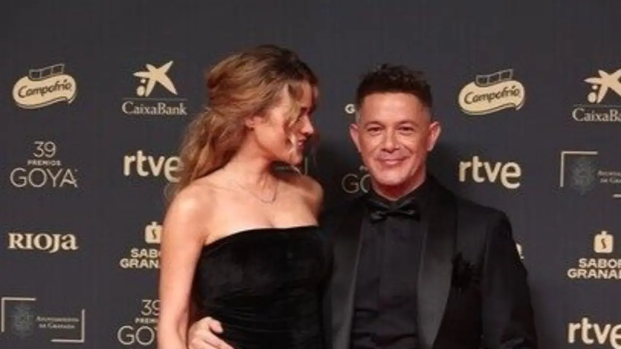 Los cantantes Candela M&aacute;rquez y Alejandro Sanz. / EP