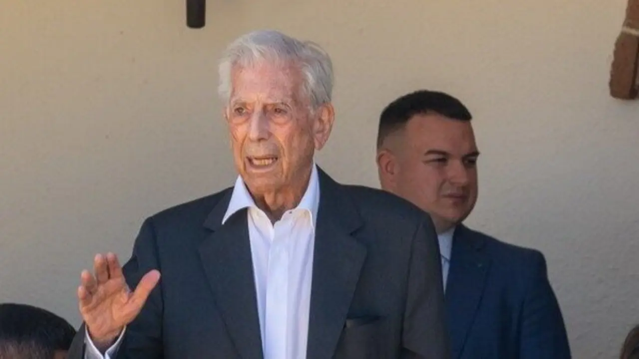 El escritor Mario Vargas Llosa en una foto de archivo. / EP