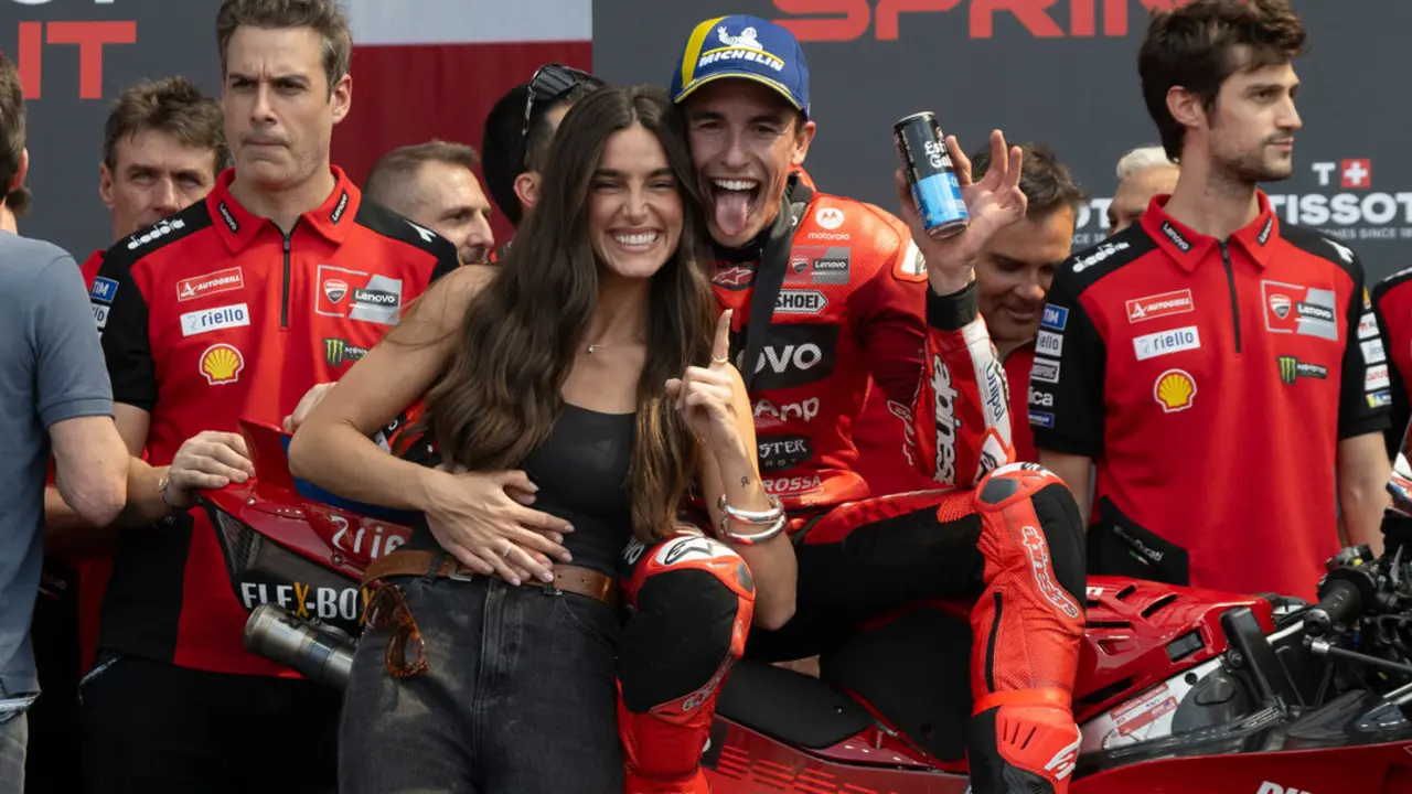 Marc M&aacute;rquez supera a Bagnaia en Texas. / AFP7