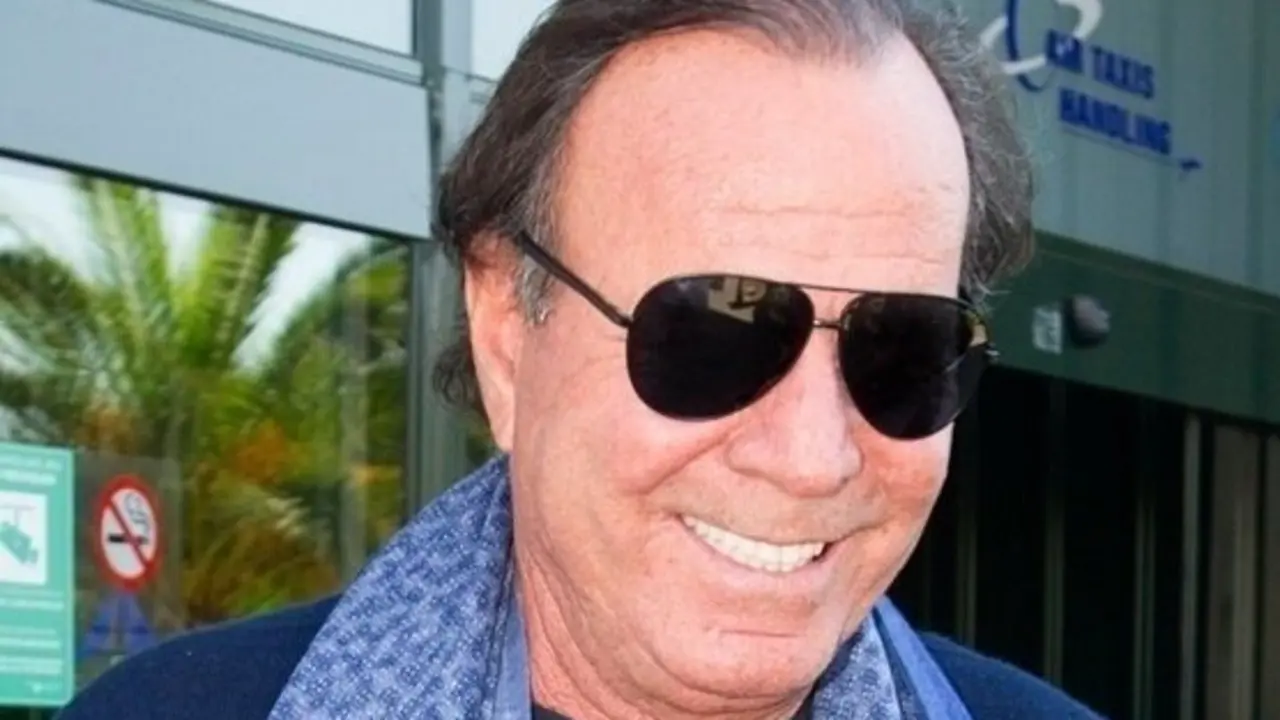 El cantante Julio Iglesias. / EP / Archivo 



Julio Iglesias rechaza que le comuniquen en Oj&Atilde;&copy;n (M&Atilde;&iexcl;laga) la demanda por la presunta paternidad de un valenciano



  (Foto de ARCHIVO)



04/05/2018
