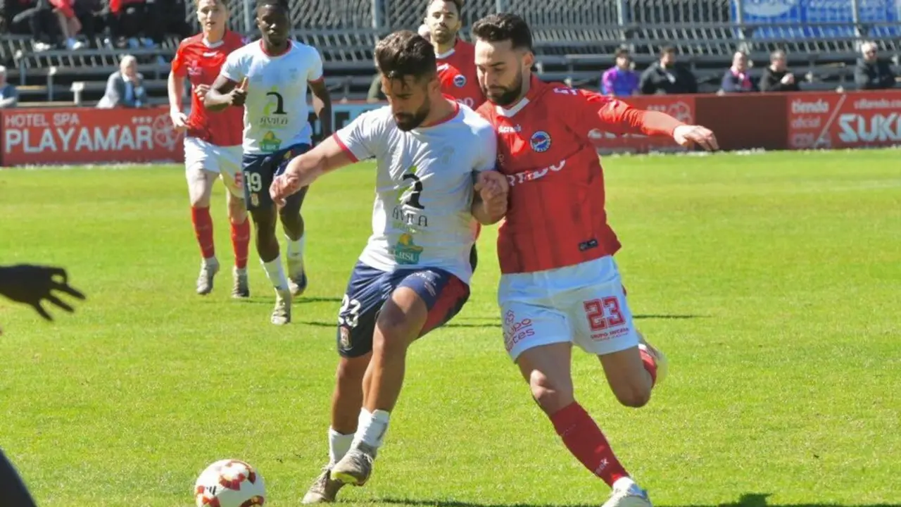 El CD Laredo empata sin goles con el Real &Aacute;vila. / Alerta