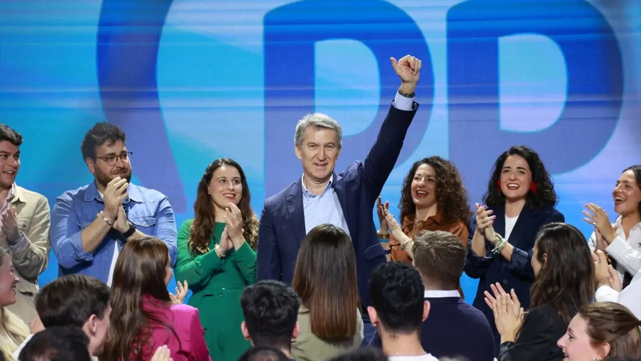 El presidente nacional del PP, Alberto N&uacute;&ntilde;ez Feij&oacute;o, durante la clausura de la 27&ordf; Interparlamentaria del PP. A 30 de marzo de 2025, en Sevilla (Andaluc&iacute;a , Espa&ntilde;a).
Fecha: 30/03/2025.

Firma: Roc&iacute;o Ruz / Europa Press