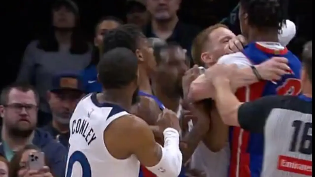 Pelea de ayer entre Pistons y Timberwolves. / X