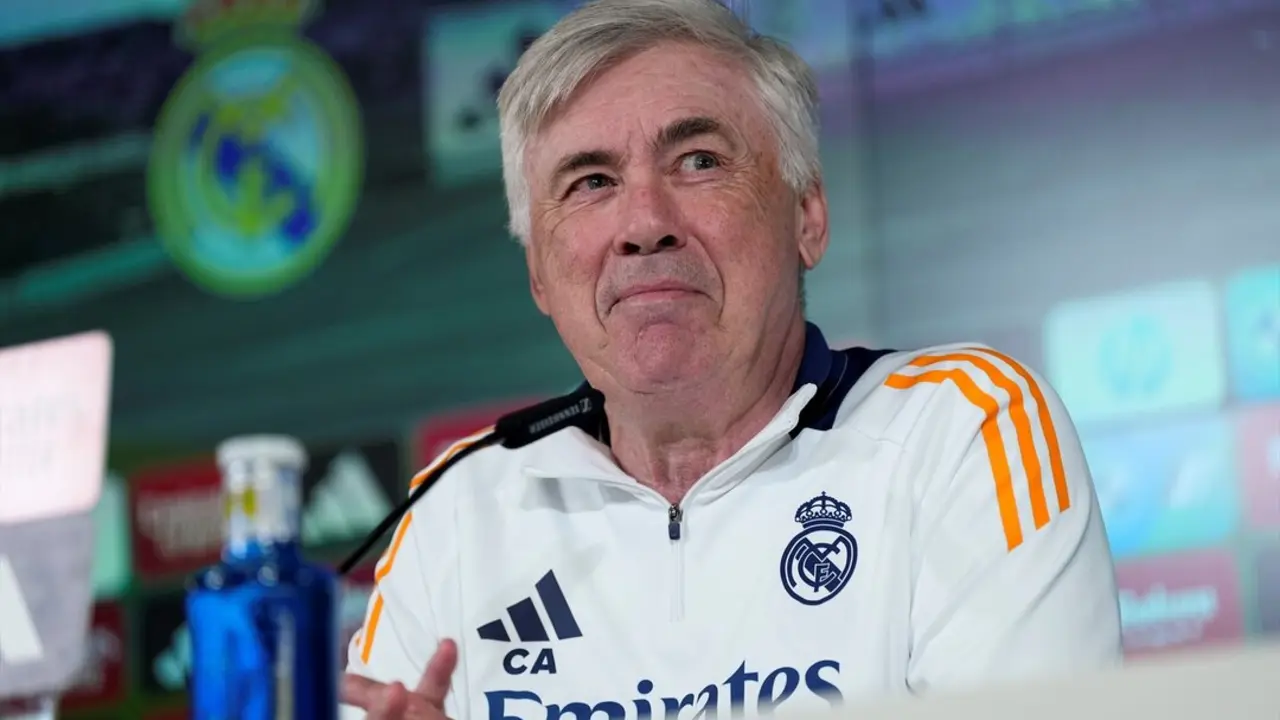 Carlo Ancelotti atiende a los medios en rueda de prensa. / EP