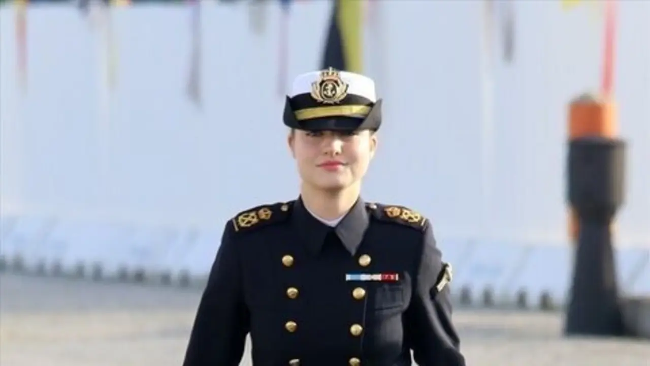 La Princesa Leonor a su llegada al buque escuela 'Juan Sebasti&aacute;n de Elcano'. /  Leandro Wassaul
