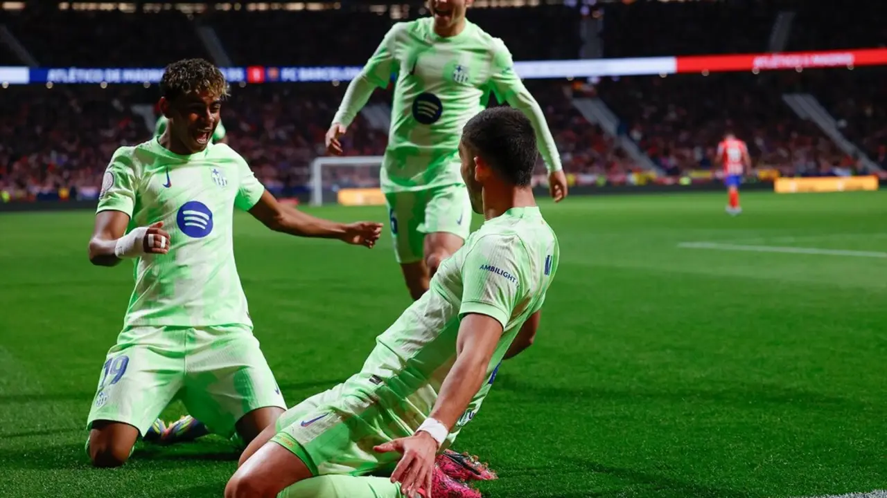 Ferr&aacute;n Torres celebra su gol junto a Lamine Yamal, que fue qui&eacute;n le asisti&oacute;. / EP