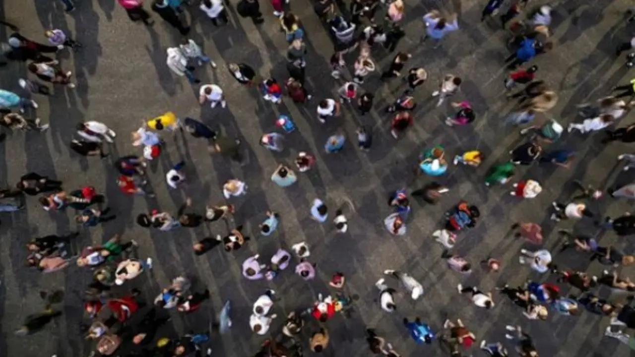 Varias personas reunidas. / A.S.P