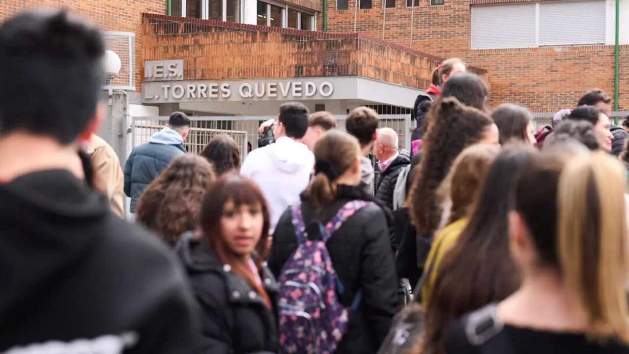 Concentraci&oacute;n de apoyo al joven con par&aacute;lisis cerebral que sufri&oacute; bullying. / Alerta