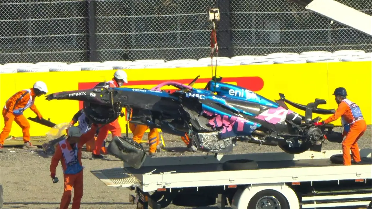 Un gran impacto para Jack Doohan en la curva 1. / F1
