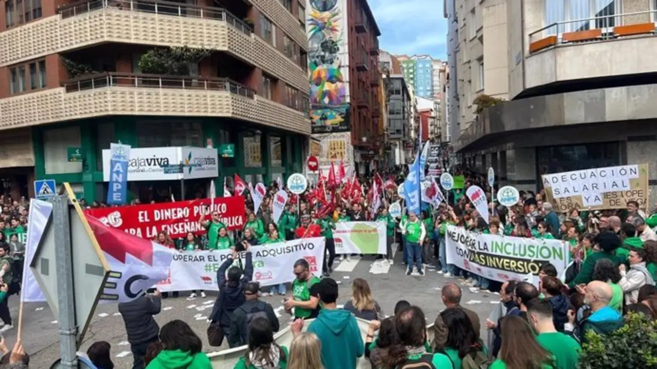 Manifestaci&oacute;n durante la jornada de huelga docente de este jueves. / EP