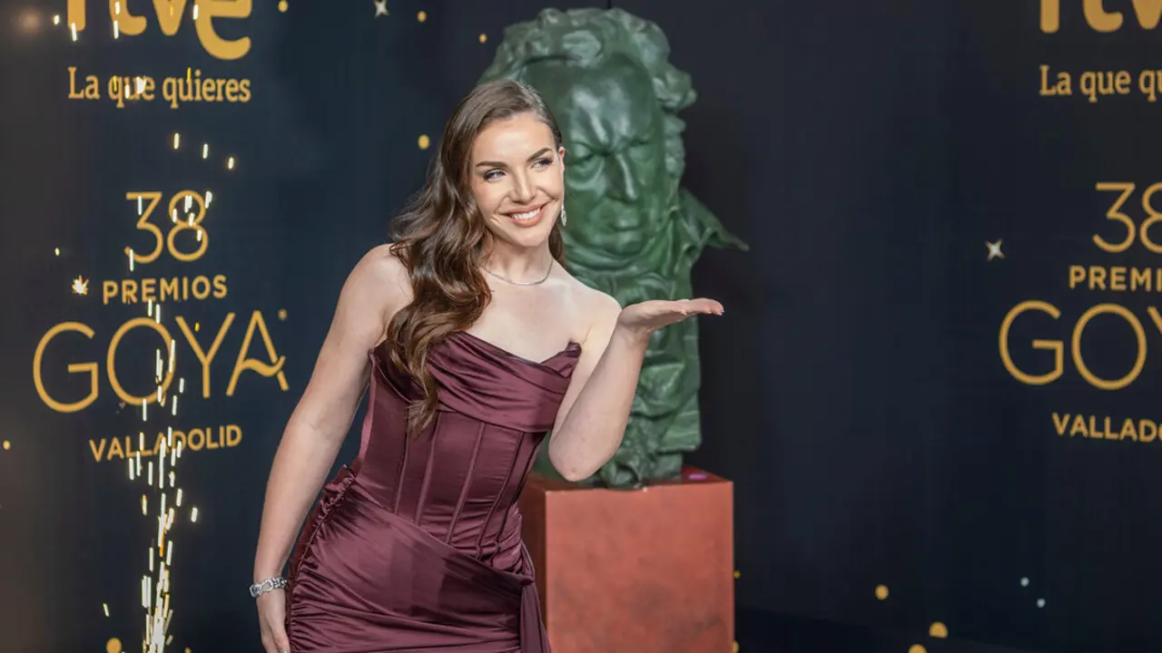 In&eacute;s Hernand durante la alfombra roja de los premios Goya. / EP