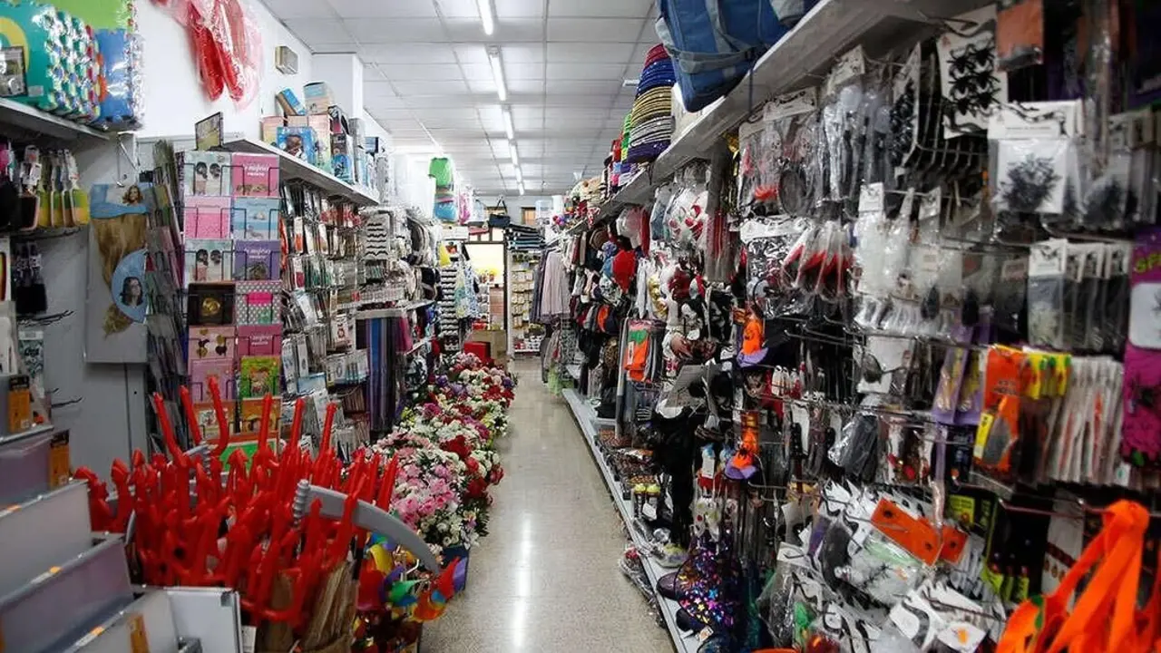 Interior de un bazar chino. / ACHINIB