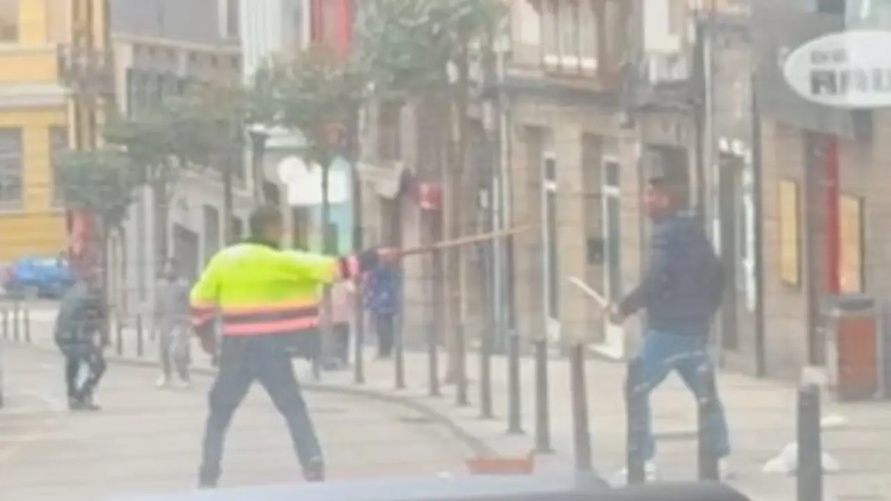 Pelea ayer en Santander. / A.E.