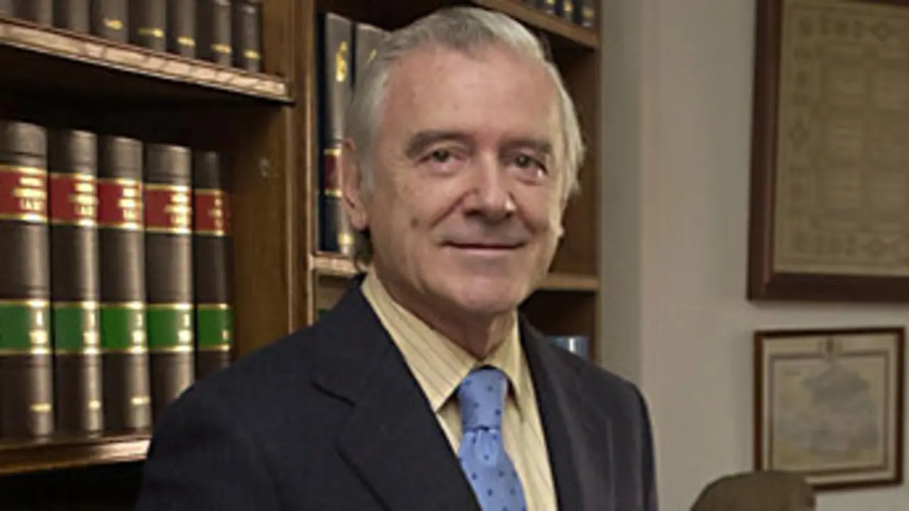 El exministro Enrique S&aacute;nchez de Le&oacute;n. / Real Academia de Jurisprudencia y Legislaci&oacute;n de Extremadura