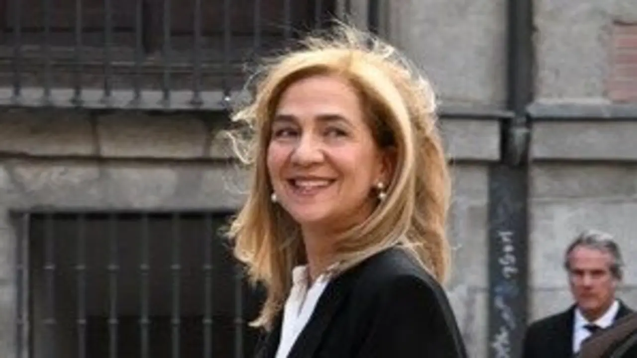 La Infanta Cristina apoy&oacute; visiblemente a su hijo durante el partido. / EP