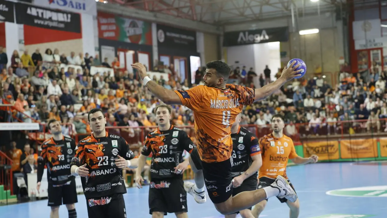 El Torrelavega se enfrenta al Granollers en la Copa. / L.P / BM Torrelavega