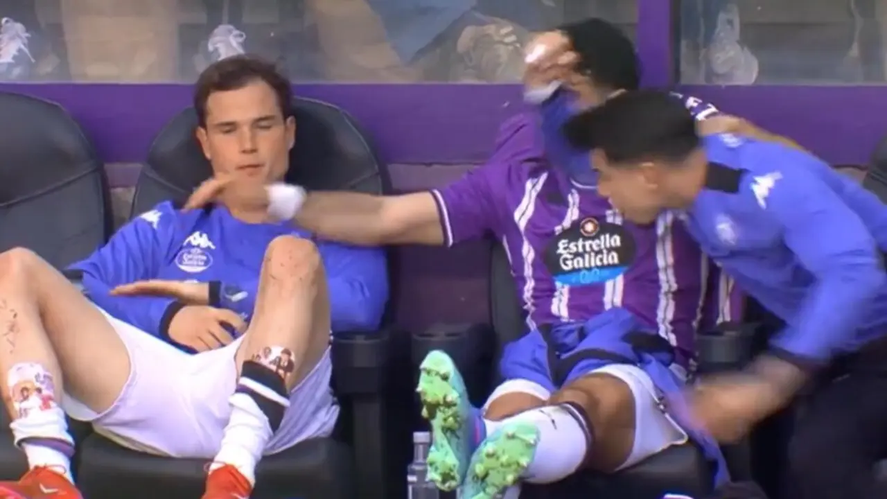 Disputa en el banquillo entre Luis P&eacute;rez y Latasa. / X