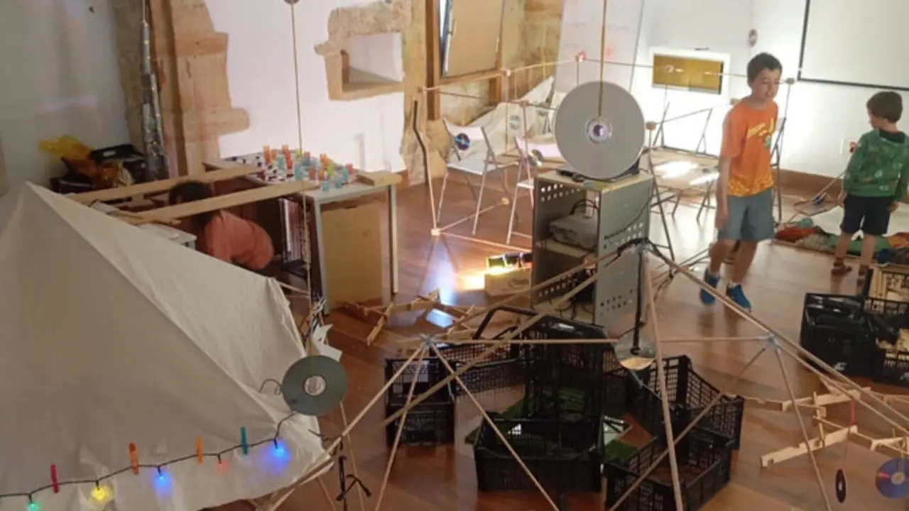 Actividad art&iacute;stica en las instalaciones del enclave Pronillo. / ae