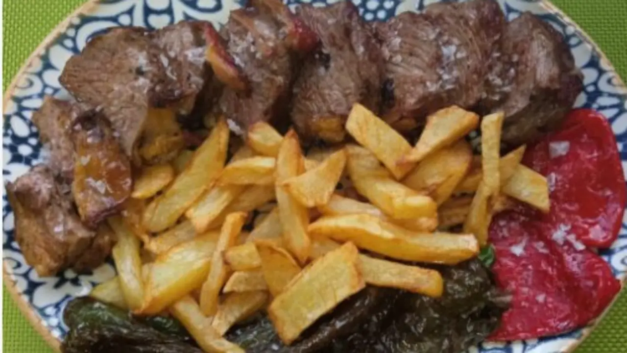Carne del restaurante La Jugueter&iacute;a, en Li&eacute;rganes. / L.J.