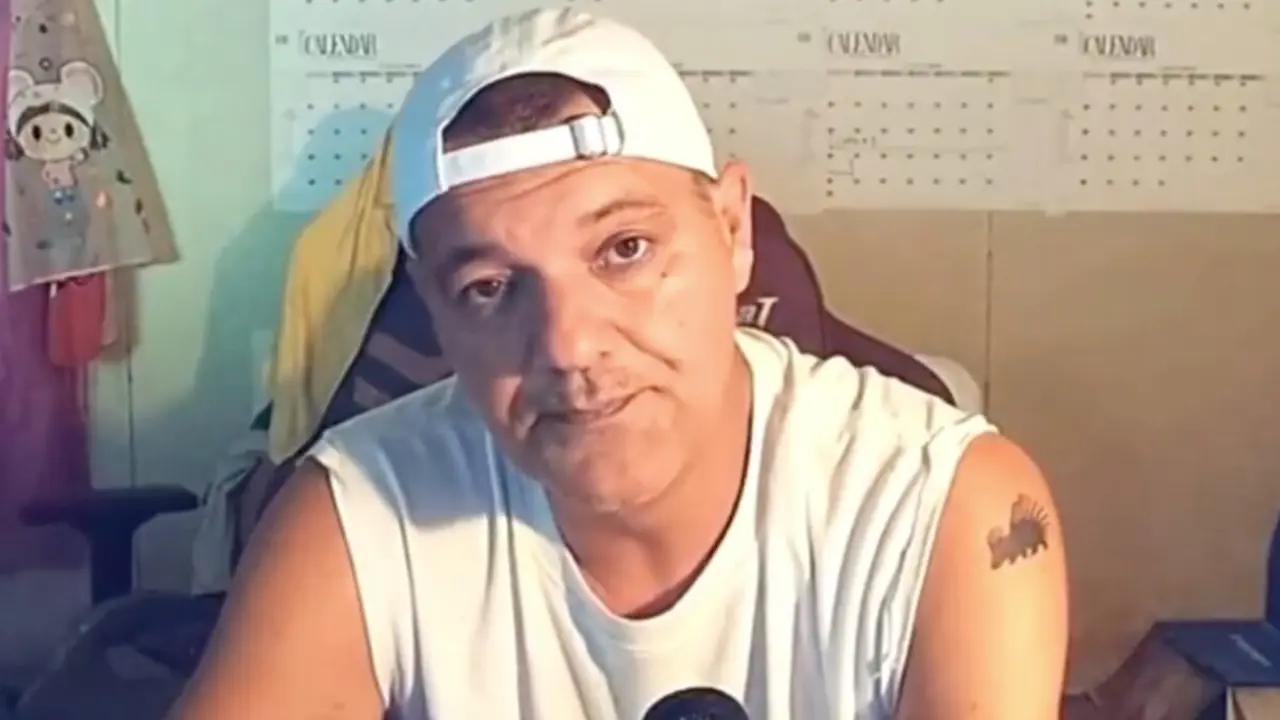Frank Cuesta en uno de sus directos. / X