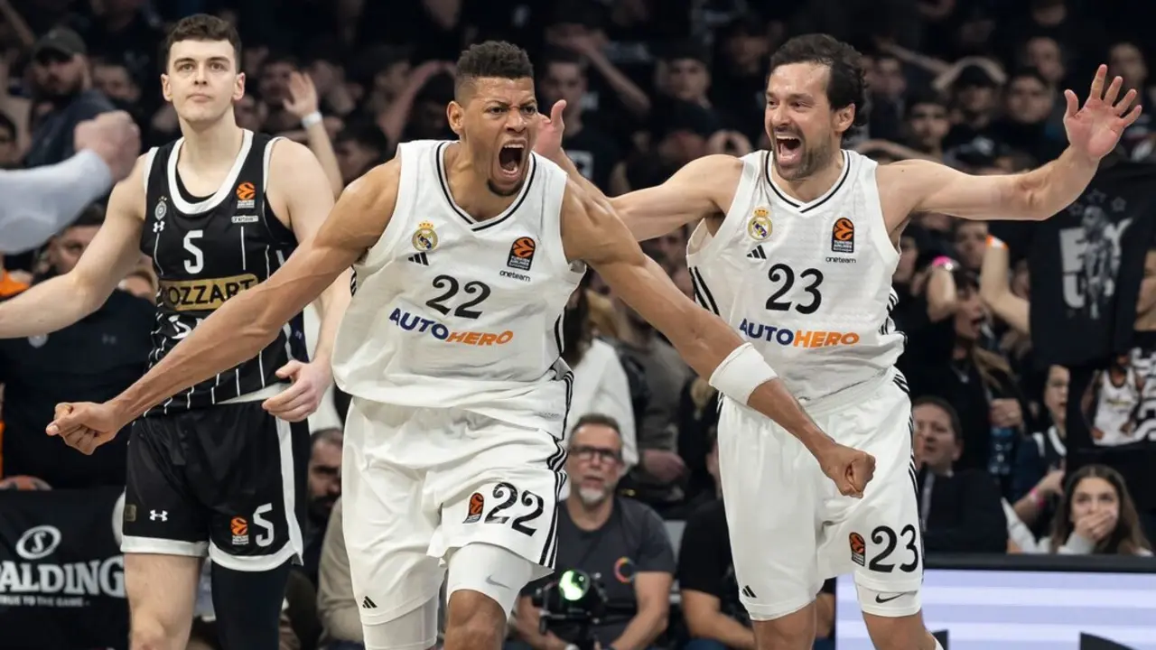 Tavares celebra la canasta que le dio la victoria al Real Madrid. / Euroleague