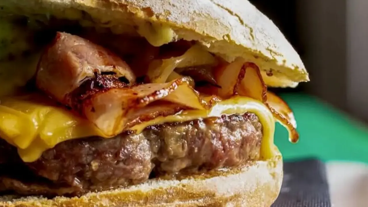 Una de las hamburguesas del local. / IG