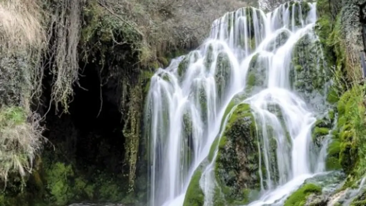 Una de las cascadas de Tobera, en Burgos. / A.S.