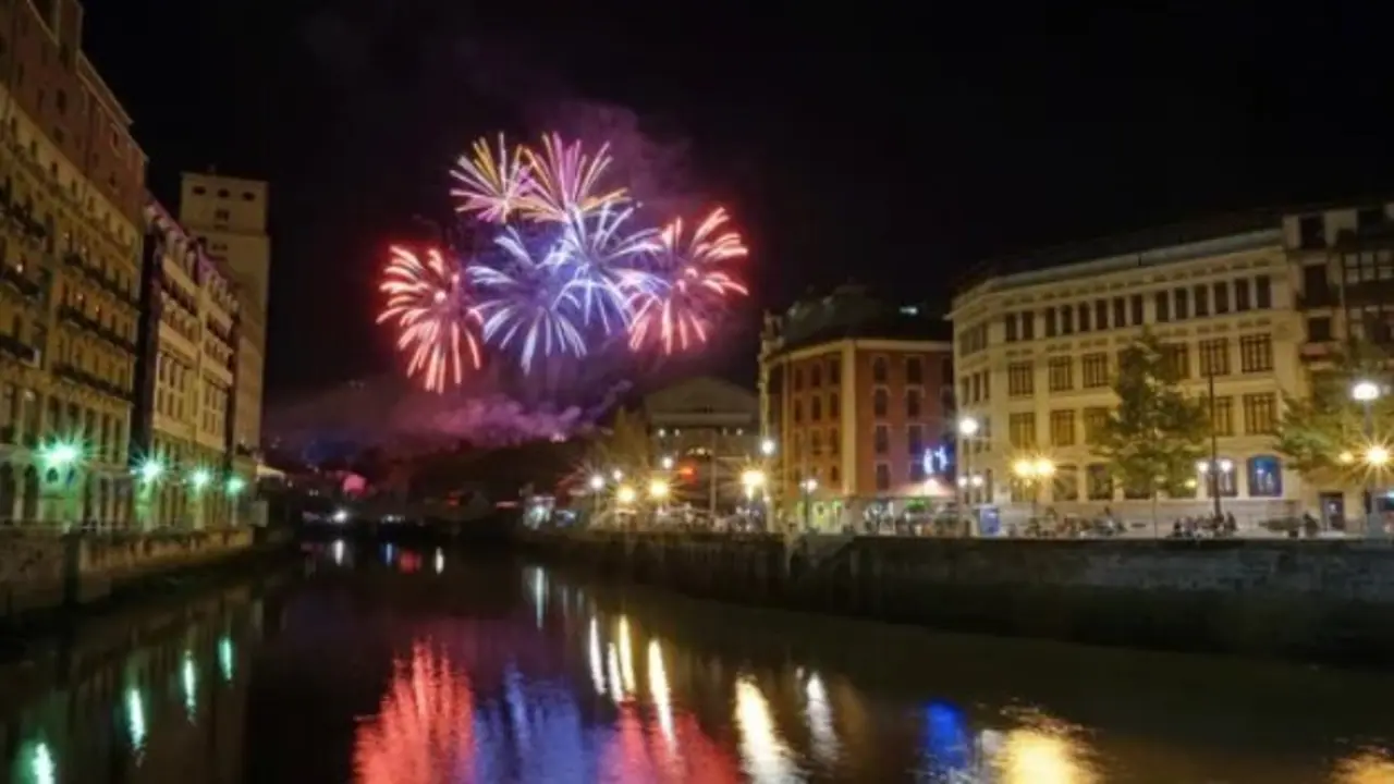 Fuegos artificiales en la Semana Grande de Bilbao. / A.S.