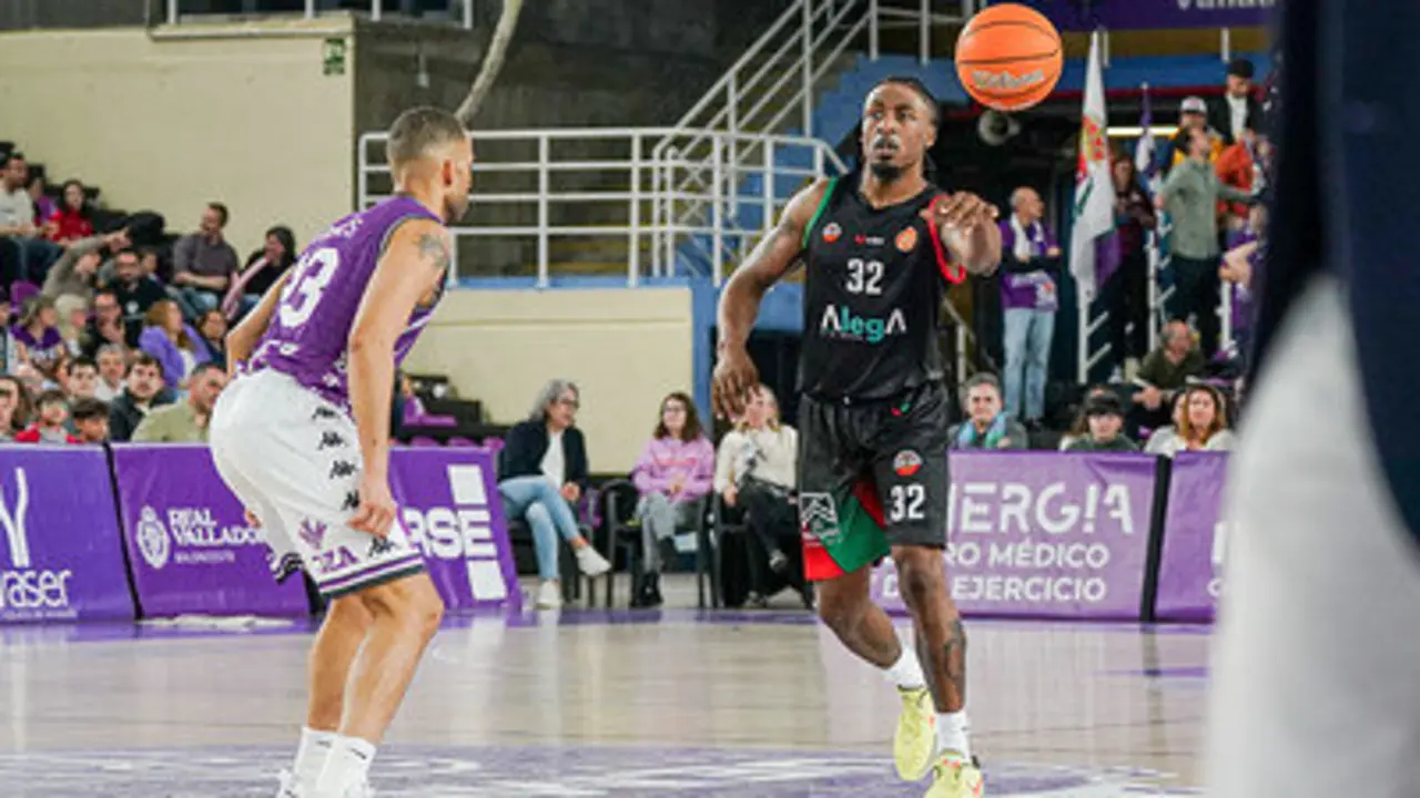 Partido disputado ayer entre Valladolid y Cantabria. / FEB / Ana Puente