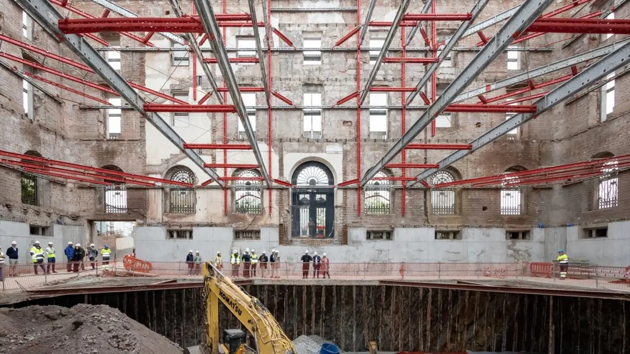 Visita a las obras de la futura sede asociada del Museo en Santander. / JOSE ROMAN CAVIA SOTO