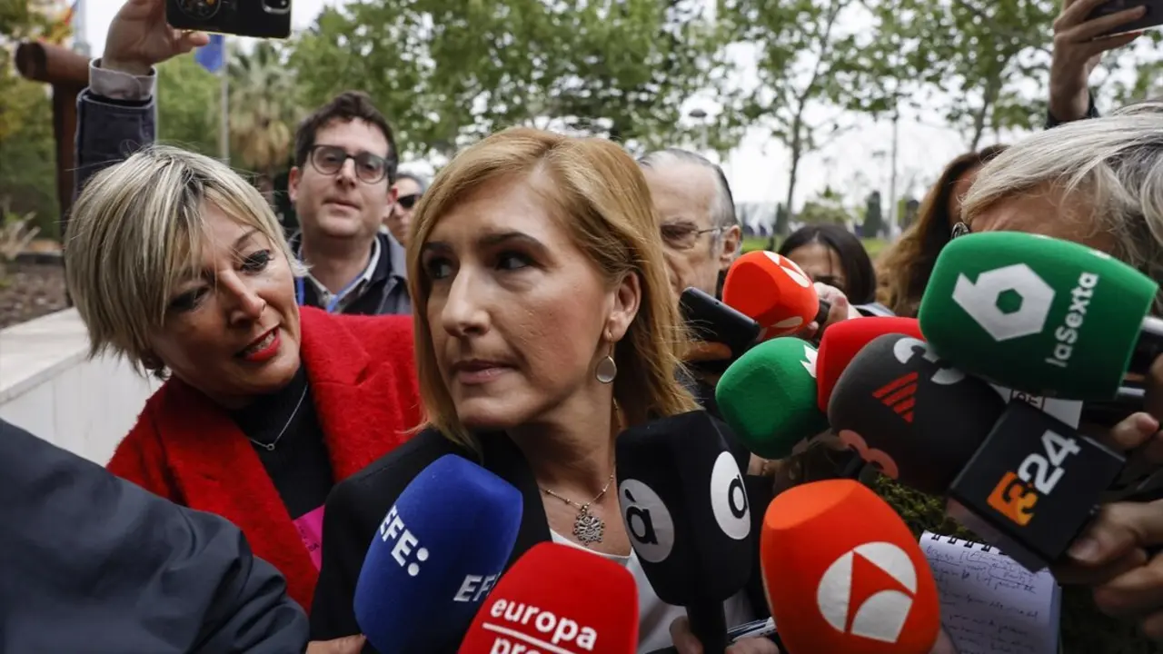 La exconsellera de Justicia y Emergencias de la Generalitat valenciana Salom&eacute; Pradas ofrece declaraciones a los medios a su llegada a declarar. / Rober Solsona