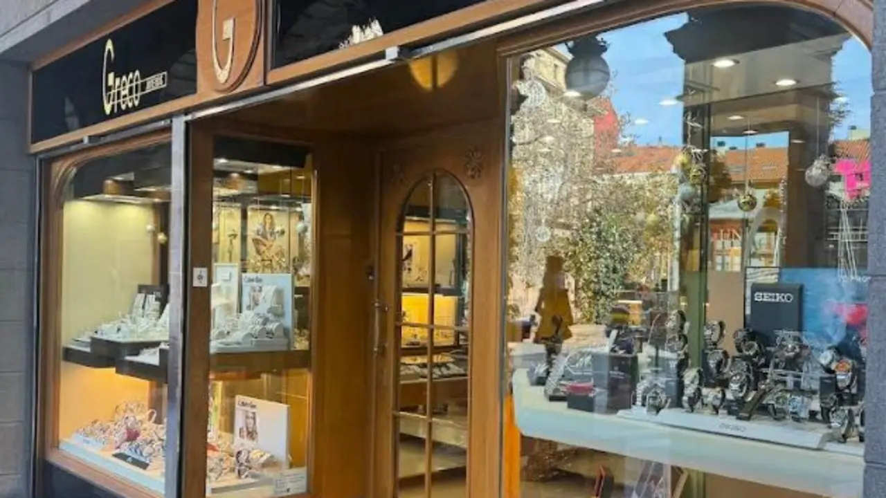 Escaparate e la joyer&iacute;a Greco. / A.E.