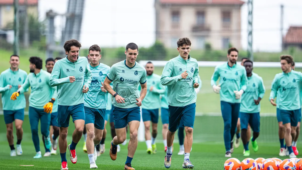 Los jugadores del Racing durante el entrenamiento de ayer. / RRC