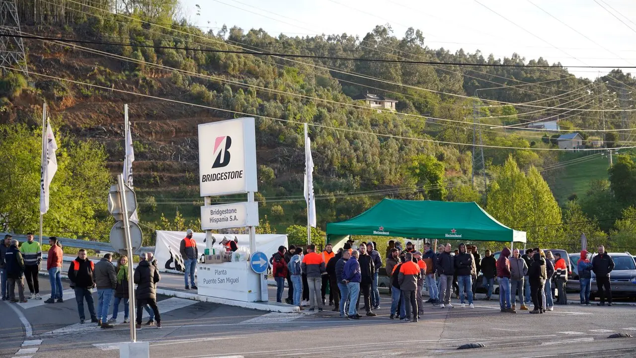 Trabajadores de Bridgestone en el tercer d&iacute;a de huelga. / CCOO