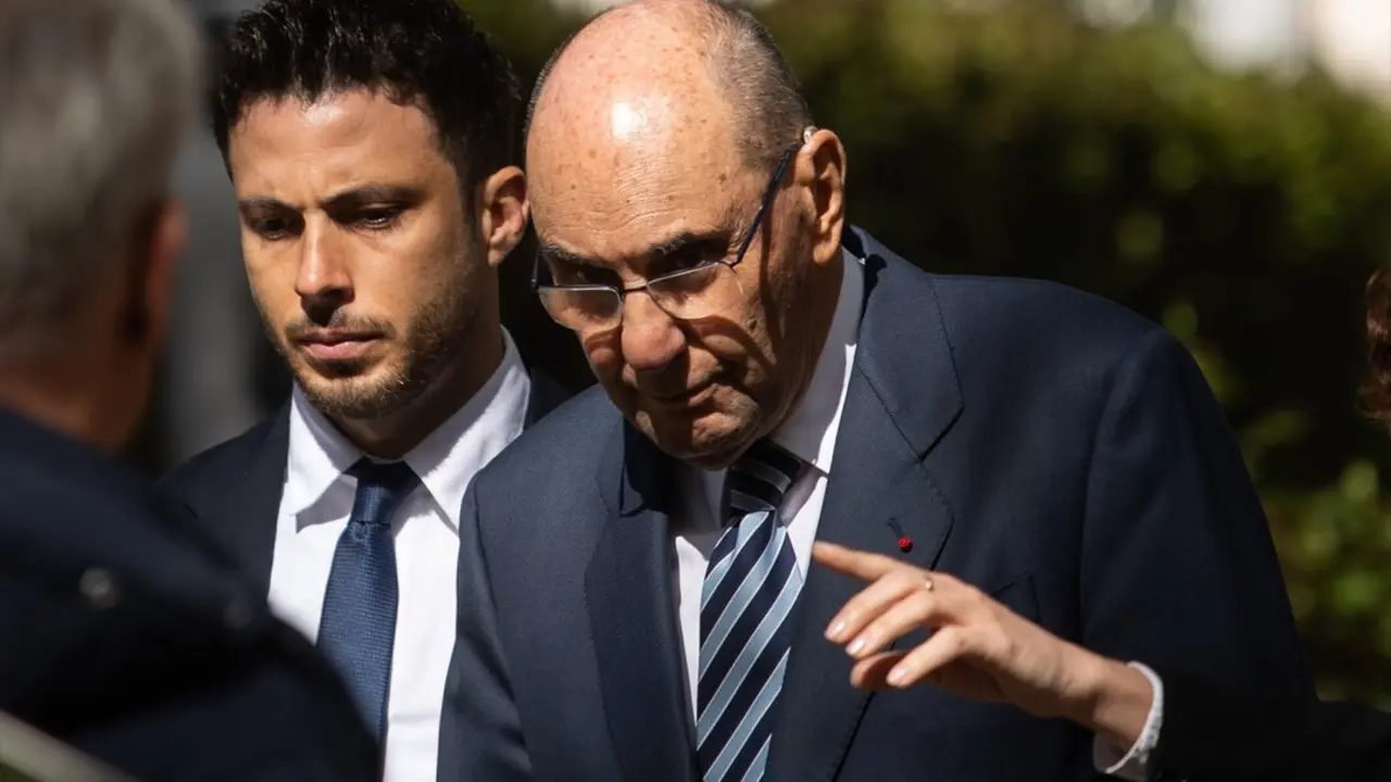 El exdirigente del PP catal&aacute;n y cofundador de Vox, Alejo Vidal-Quadras, sale de la Audiencia. / Alejandro Mart&iacute;nez V&eacute;lez