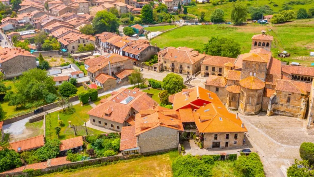 Vista a&eacute;rea de Santillana del Mar. / A.E.