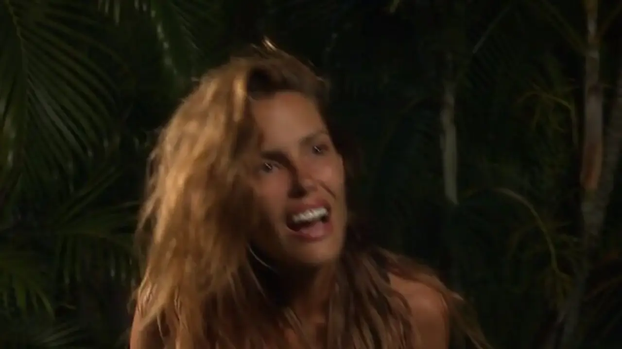 Gala Caldirola al verse en el espejo tras salir de 'Supervivientes'. / X