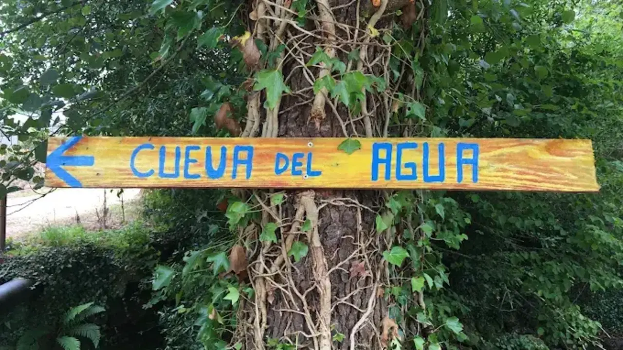 Camino hacia la Cueva del Agua. / A.E