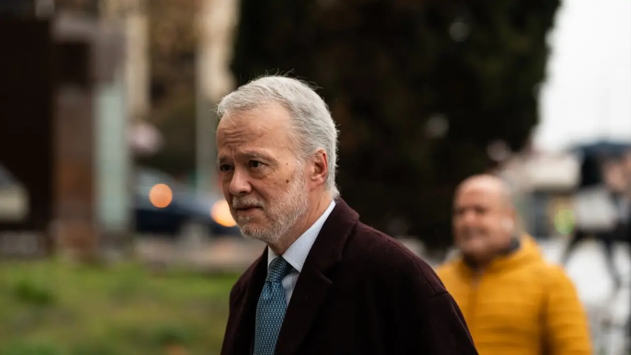 El abogado de Begeo&ntilde;a G&oacute;mez, Antonio Camacho, su llegada a los Juzgados de Plaza de Castilla. / Mat&iacute;as Chiofalo