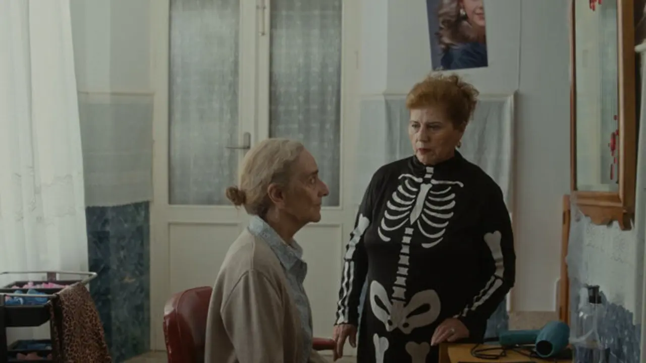 Fotograma de la pel&iacute;cula 'Bodeg&oacute;n con fantasmas'. / x
