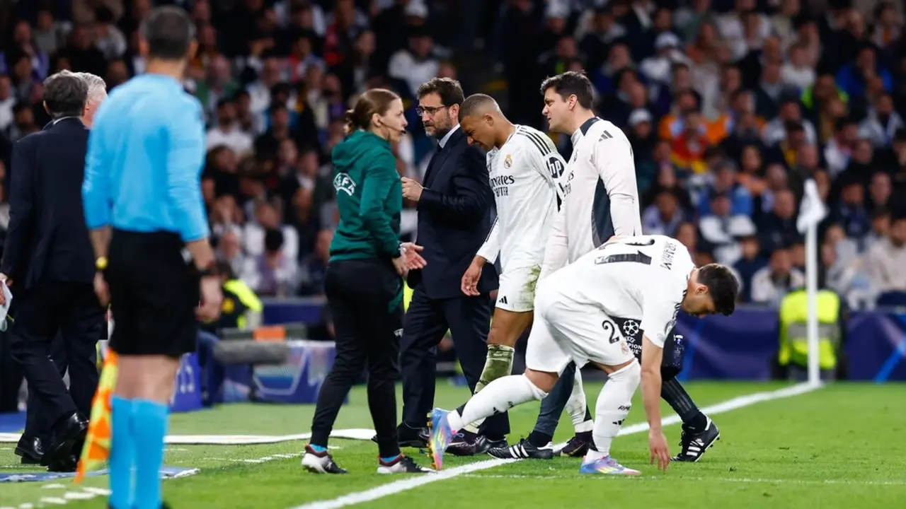 Kylian Mbapp&eacute; del Real Madrid se lesion&oacute; durante el partido de vuelta de los cuartos de final de la UEFA Champions League 2024/25 entre el Real Madrid C.F. y el Arsenal FC en el estadio Santiago Bernab&eacute;u el 16 de abril de 2025 en Madrid, Espa&ntilde;a.
Fecha: 16/04/2025.

Firma: AFP7 / Europa Press