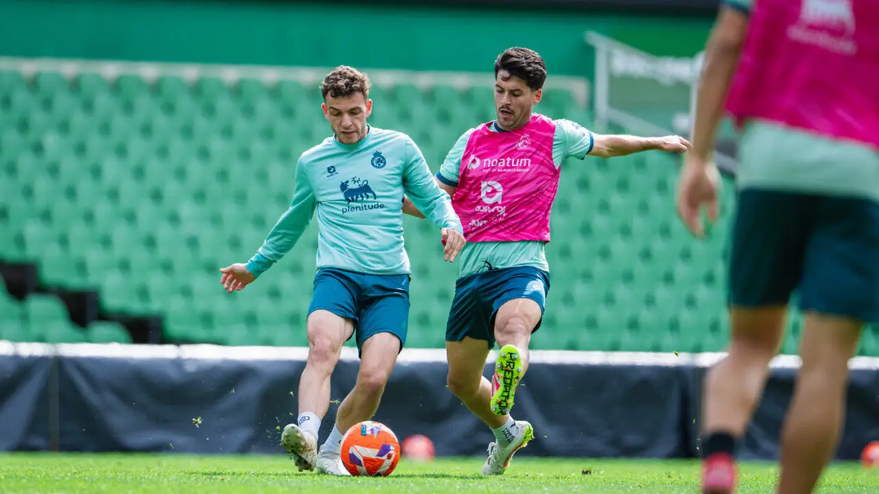 Vicente y Messeguer, durante una acci&oacute;n en el entrenamiento de ayer. / RRC