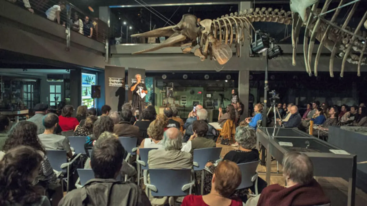 Celebraci&oacute;n de la 'Surada po&eacute;tica' en el Museo Mar&iacute;timo de Cantabria. / x
