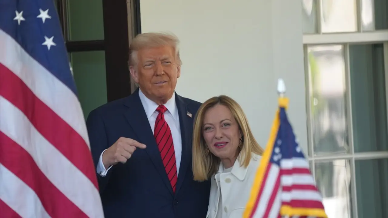 El presidente Donald Trump recibe a la primera ministra italiana, Giorgia Meloni, en la Casa Blanca para mantener conversaciones bilaterales sobre aranceles y relaciones europeas. Imagen: 989327668, Licencia: Derechos de autor protegidos, Restricciones: , Autorizaci&oacute;n de modelo: no, Cr&eacute;ditos: Andrew Leyden / Zuma Press / ContactoPhoto. Licencia editorial v&aacute;lida solo para Espa&ntilde;a y 3 meses a partir de la fecha de la imagen; posteriormente, elim&iacute;nela de su archivo. Para uso no editorial ni con licencia, p&oacute;ngase en contacto con EUROPA PRESS. Leer menos

Firma: Andrew Leyden / Zuma Press / ContactoPhoto - Solo para uso en Espa&ntilde;a